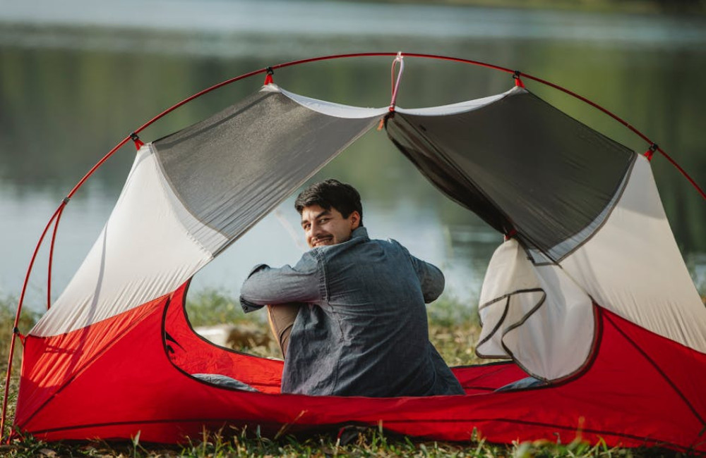 Wat is de dresscode voor een bingo op de camping?